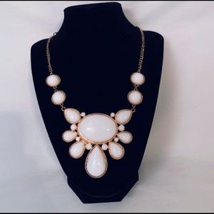 🌟 3/$15 Off White Statement Necklace